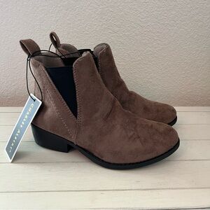 Charles Albert Women's Tan Ankle Boots